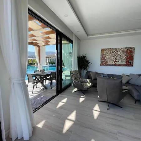 Exclusive Seafront Bungalow In An Exclusive Site