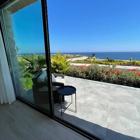 Exclusive Seafront Bungalow In An Exclusive Site Semesterbostad Kalogrea